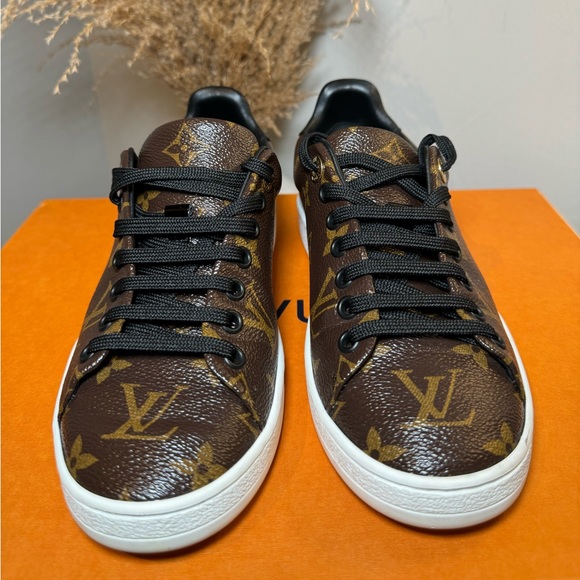 Authentic Louis Vuitton shoes - Picture 3 of 3